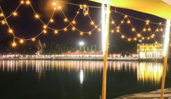 छठको लागि बेहुली झै सिंगारिएको जनकपुरधामका पोखरी छठ घाट