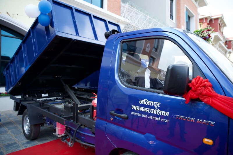 ललितपुर महानगरलाई ११ थान फोटोन TM1 हस्तान्तरण : नेपालमै पहिलो पटक फोहोर संकलनका लागि इलेक्ट्रिक गाडी प्रयोग हुने